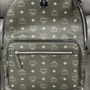 Stark 40 Visetos Backpack - MCM olive green